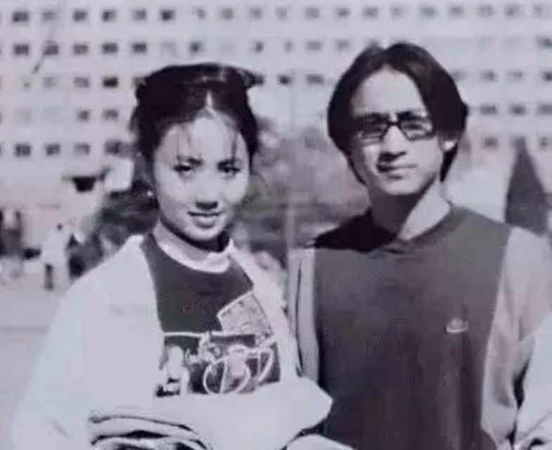 「對老婆一見鍾情」的四位男星，前三都抱得美人歸，唯獨他離婚