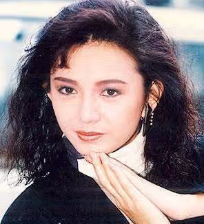 她是梁朝偉初戀,曾是TVB五美之一,54歲顏值依舊,堪稱不老女神