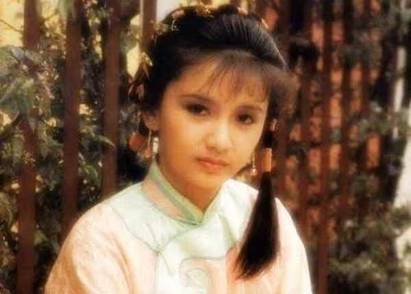 她是梁朝偉初戀,曾是TVB五美之一,54歲顏值依舊,堪稱不老女神