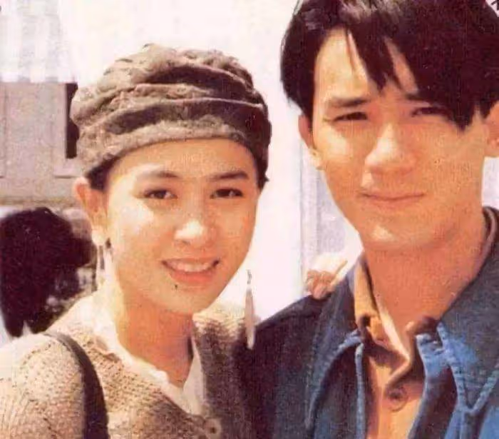她是梁朝偉初戀,曾是TVB五美之一,54歲顏值依舊,堪稱不老女神