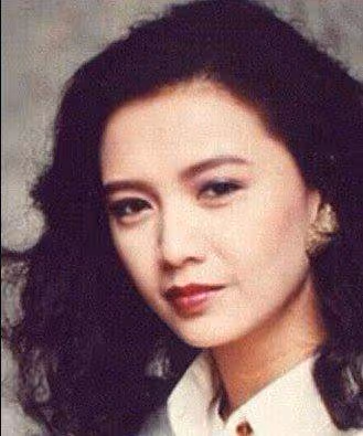 她是梁朝偉初戀,曾是TVB五美之一,54歲顏值依舊,堪稱不老女神