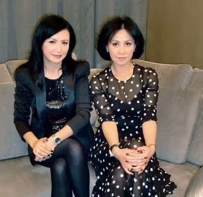 她是梁朝偉初戀,曾是TVB五美之一,54歲顏值依舊,堪稱不老女神