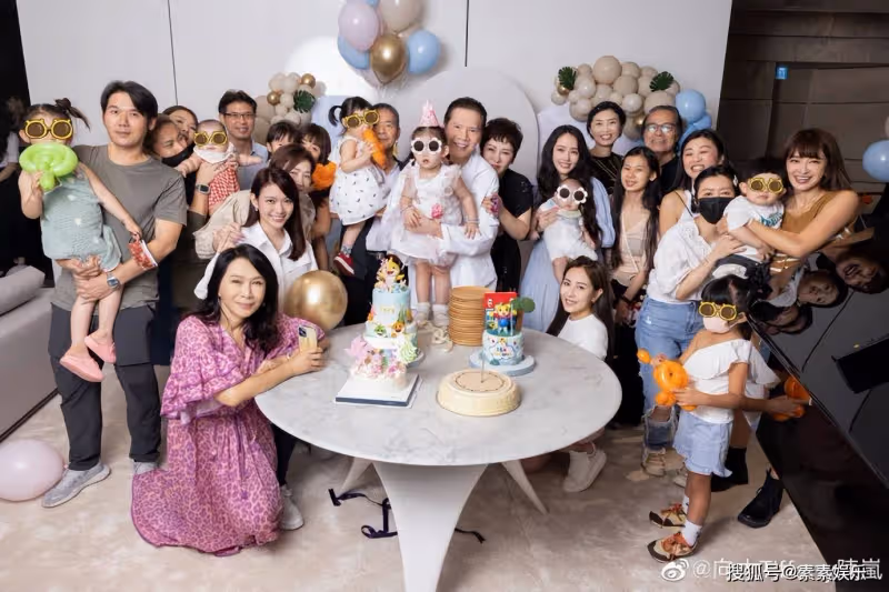 向太首次公布郭碧婷領結婚證時間，解釋向佐缺席女兒生日的原因