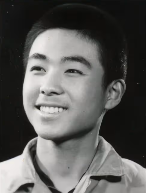 謝園:與17歲的妻子相戀22年,緋聞為零,死後,寡婦的痴情讓她淚流滿面
