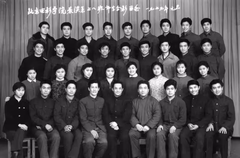 謝園:與17歲的妻子相戀22年,緋聞為零,死後,寡婦的痴情讓她淚流滿面