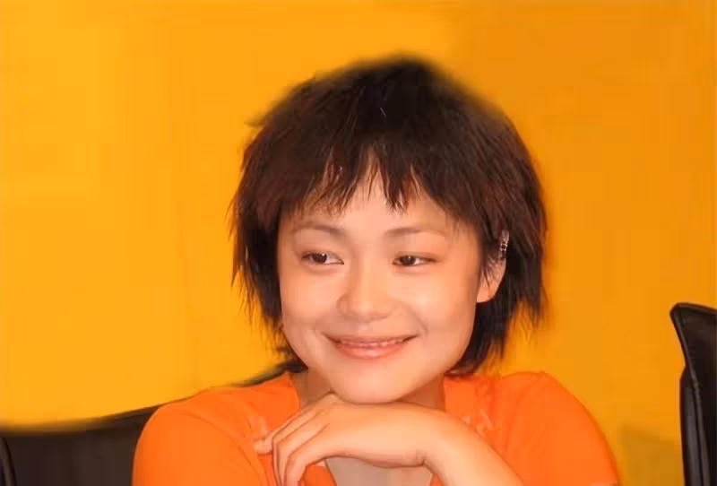 謝園:與17歲的妻子相戀22年,緋聞為零,死後,寡婦的痴情讓她淚流滿面