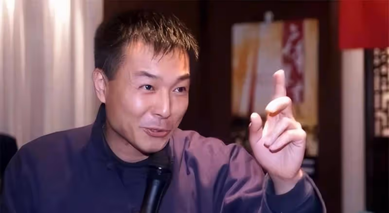 謝園:與17歲的妻子相戀22年,緋聞為零,死後,寡婦的痴情讓她淚流滿面