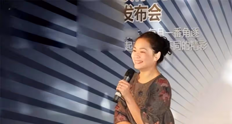 謝園:與17歲的妻子相戀22年,緋聞為零,死後,寡婦的痴情讓她淚流滿面