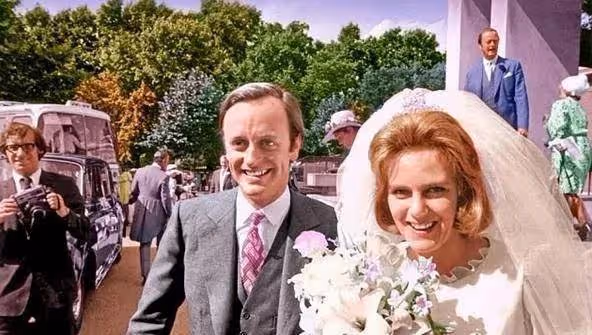 在三人聯姻中,年輕貌美的黛安娜為何輸給了又老又丑的情婦?