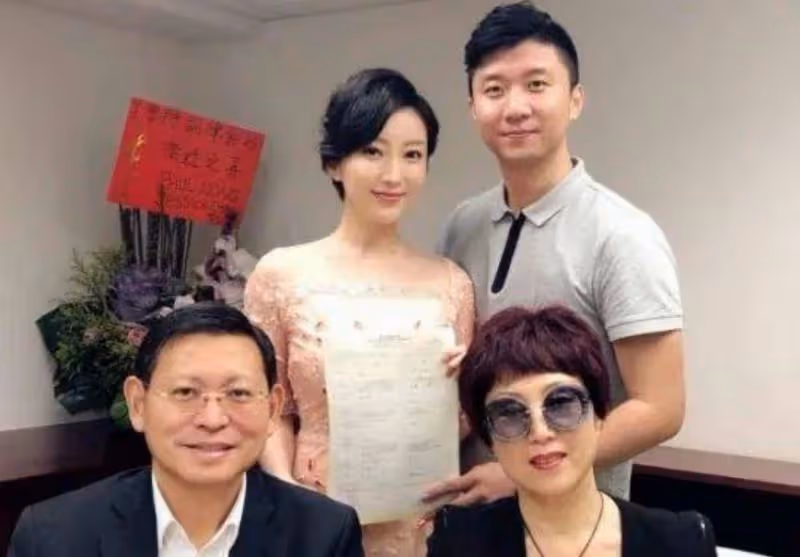 TVB舉行香港小姐競選連任！35歲母女星角逐，關麗潔女兒稱不再依賴父親