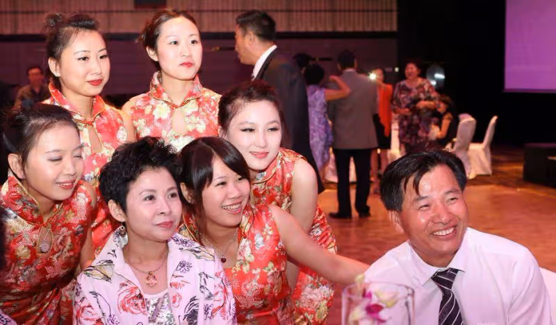 22歲嫁初戀,23歲走紅,38歲跌落神壇,董文華現在怎麼樣了?