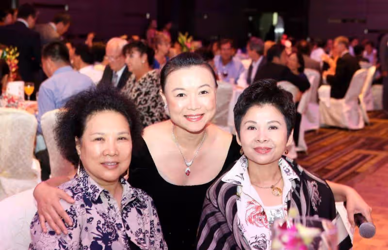 22歲嫁初戀,23歲走紅,38歲跌落神壇,董文華現在怎麼樣了?