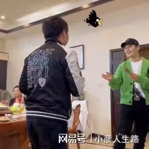 黃曉明開「家庭演唱會」！甜蜜攬姑姑唱歌，媽媽近照優雅歌聲悠揚