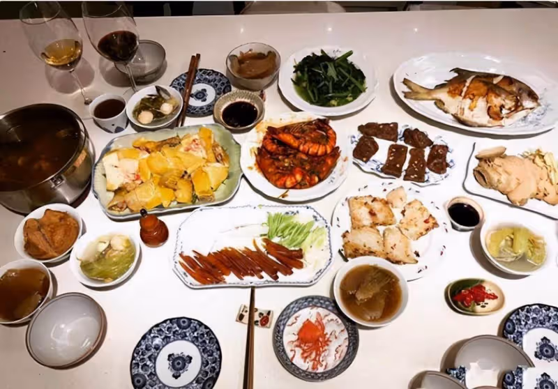 帶你參觀張鈞甯的豪宅,家中風格令人意外,一頓飯擺十幾道菜
