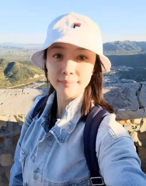 沙桐小12歲二婚妻子帶娃出遊!皮膚白皙似少女,11歲女兒可愛像爸