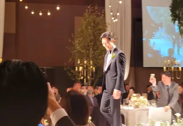 南宮珉陳雅凜婚禮公開!新郎親吻新娘畫面太美好啦,她感動落淚