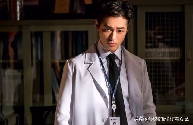 韓星南宮民婚禮照片曝光!眼神熾熱盯妻狂魔,女方去年陷醜聞爭議
