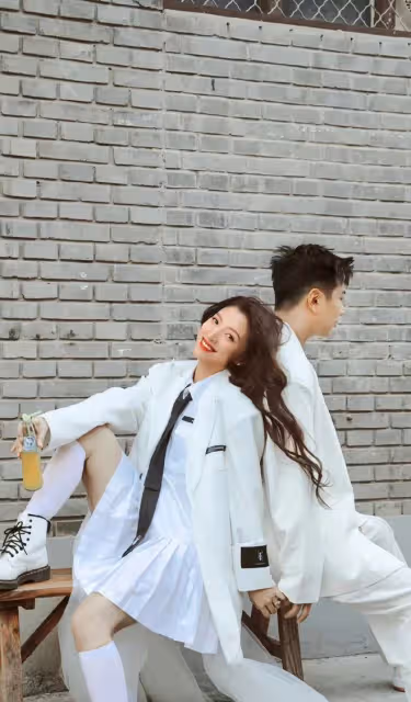 恭喜!34歲快女宣布結婚,穿短裙拍攝婚紗似少女,愛情長跑已8年