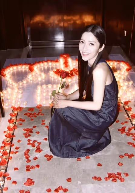 恭喜!34歲快女宣布結婚,穿短裙拍攝婚紗似少女,愛情長跑已8年