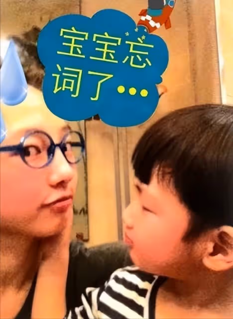 白百何帶14歲兒子逛街,元寶全程低頭玩手機,白百何表情略顯不悅