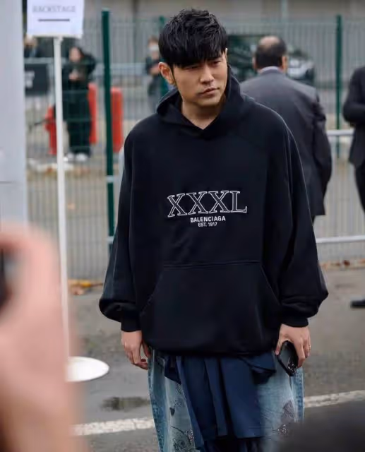 周杰倫乘坐私人飛機前往瑞士 網友評論太真實