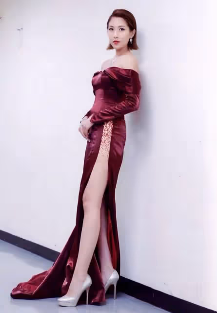 TVB長腿女神進軍美容業!發布會穿短裙秀身材,戴50萬名表顯闊氣