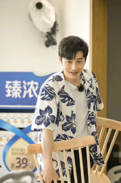王思聰潛規則17歲女星?袁姍姍隱婚生子?張藝興海外發展?中餐廳攤上事了?苗苗捧妹妹出道?