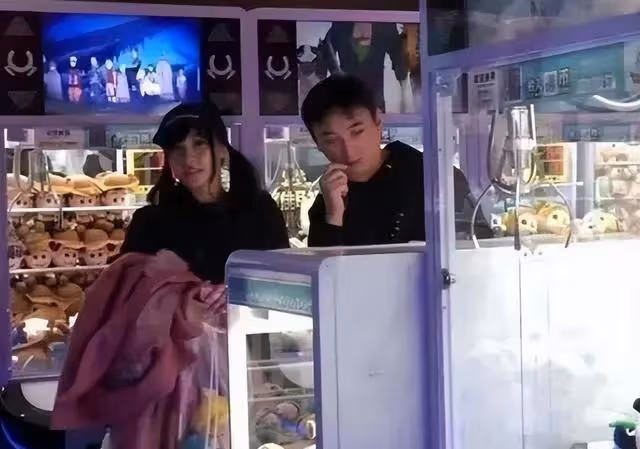 曝王思聰花費百萬日元,與兩位日本藝人發生關係,女孩疑似未成年