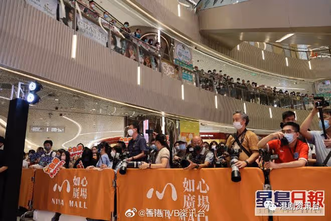 姚焯菲力撐張寶兒審美!表示安排登台服裝造型不顯老