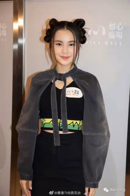 姚焯菲力撐張寶兒審美!表示安排登台服裝造型不顯老