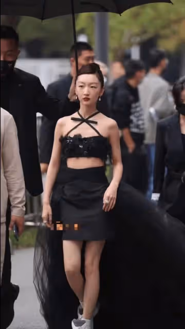 眾女星活動生圖:周冬雨戴55萬珠寶,孫怡露安全褲,童瑤深V性感