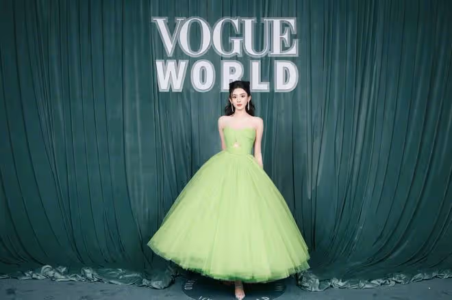 VOGUE女明星紅毯:孫怡豪放,周冬雨乾癟,娜扎擠出腋下贅肉