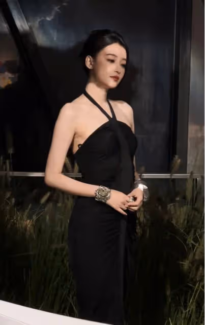 VOGUE女明星紅毯:孫怡豪放,周冬雨乾癟,娜扎擠出腋下贅肉