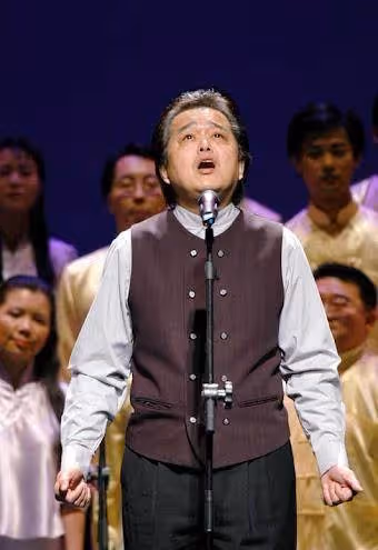 黃大城重病硬撐7天,最後一夜「30親友唱民歌相伴左右」離去 ,自歎「我是公務員歌手,從一而終」趙樹海不捨:他年紀最小