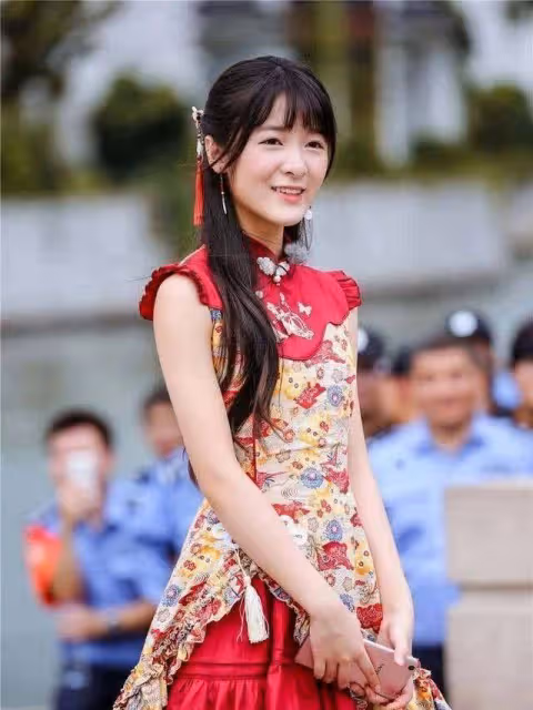 萬萬沒想到，22歲的徐嬌也跑去整容了，網友：一副好五官毀了