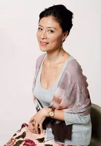 出道1年就獲影后的岳紅，離婚後拚命拍戲掙錢患癌，如今怎樣了