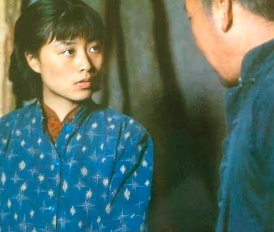 出道1年就獲影后的岳紅，離婚後拚命拍戲掙錢患癌，如今怎樣了