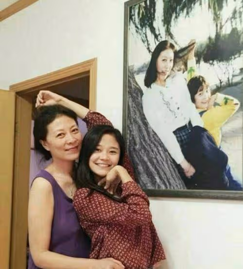出道1年就獲影后的岳紅，離婚後拚命拍戲掙錢患癌，如今怎樣了