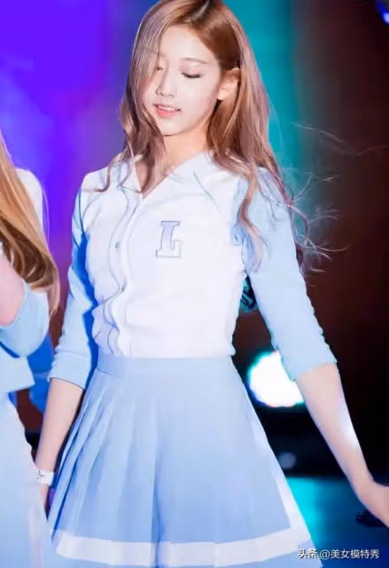 清純氣質美女,韓國女團成員,鄭藝仁(Jeong YeIn)的出道人生