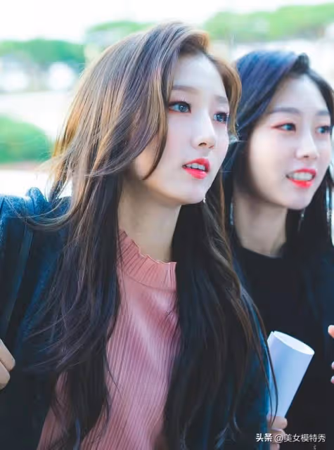 清純氣質美女,韓國女團成員,鄭藝仁(Jeong YeIn)的出道人生