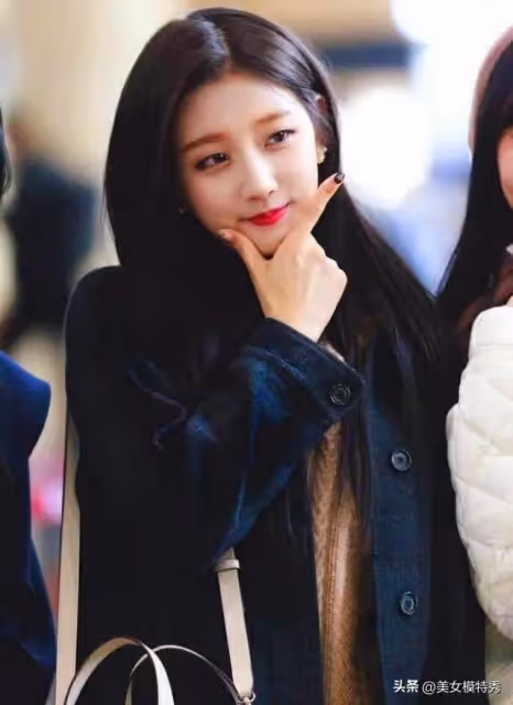 清純氣質美女,韓國女團成員,鄭藝仁(Jeong YeIn)的出道人生