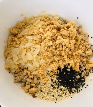 瓜子仁杏仁花生薄脆