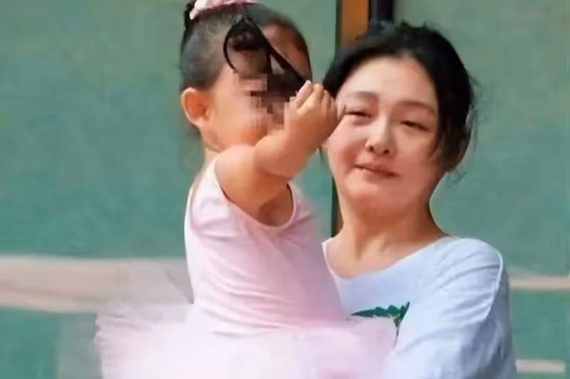 大S嫁對人有多幸福？以前是帶娃家庭主婦，現在被寵成時尚公主