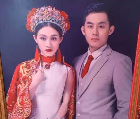 趙麗穎親弟：撞臉霍建華，在老家打工照顧父母，妻子顏值不輸姐姐
