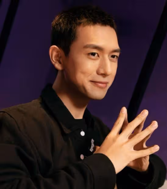 走紅後待遇大變化？李現發順毛自拍，評論區全是顏值吹捧