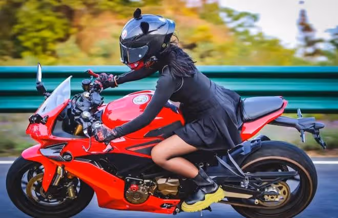 曝23歲美女網紅車禍去世!車輛被撞粉碎好慘烈,現場曝光一片狼藉