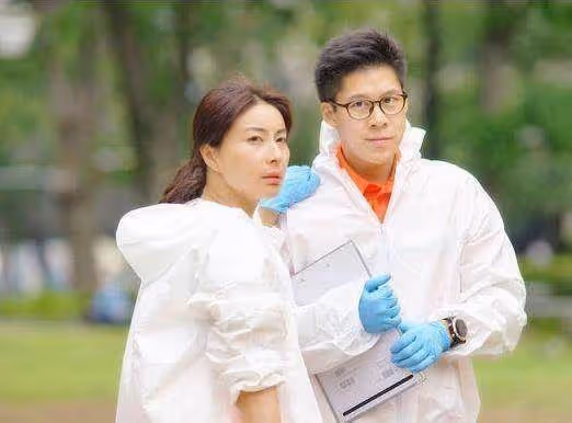 43歲霍啟剛:看了前任和現妻郭晶晶近照,不得不說差別真大