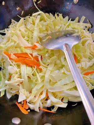 包菜粉絲炒雞蛋