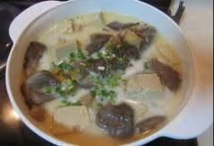 豆腐蘑菇燉鯽魚