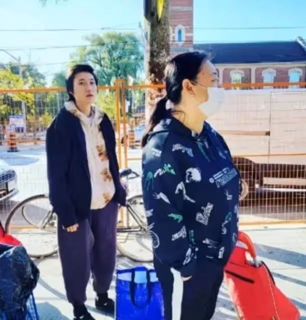 令人擔心!知名港星女兒被拍多倫多街頭領免費食物,被指像流浪漢